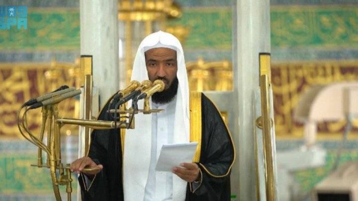 إمام وخطيب المسجد الحرام العلم حجة الله في أرضه، ونور بين عباده