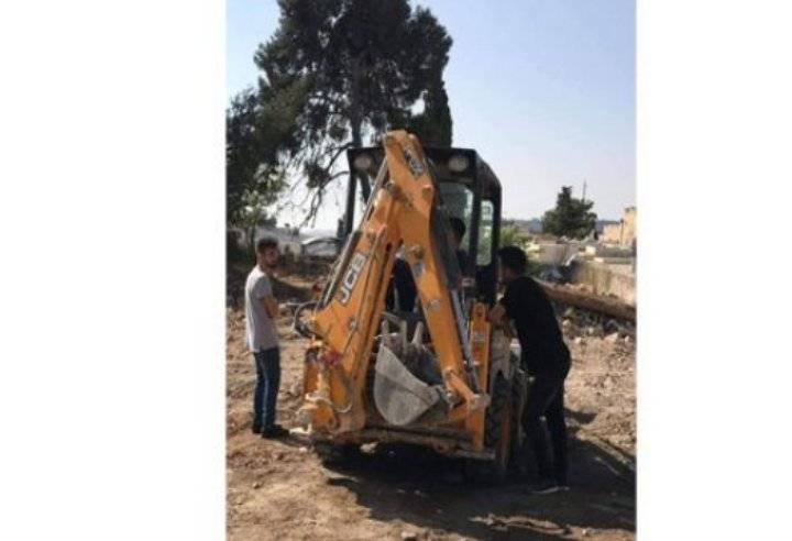 قوات الاحتلال تجرف مساحات من مقبرة الشهداء في القدس المحتلة