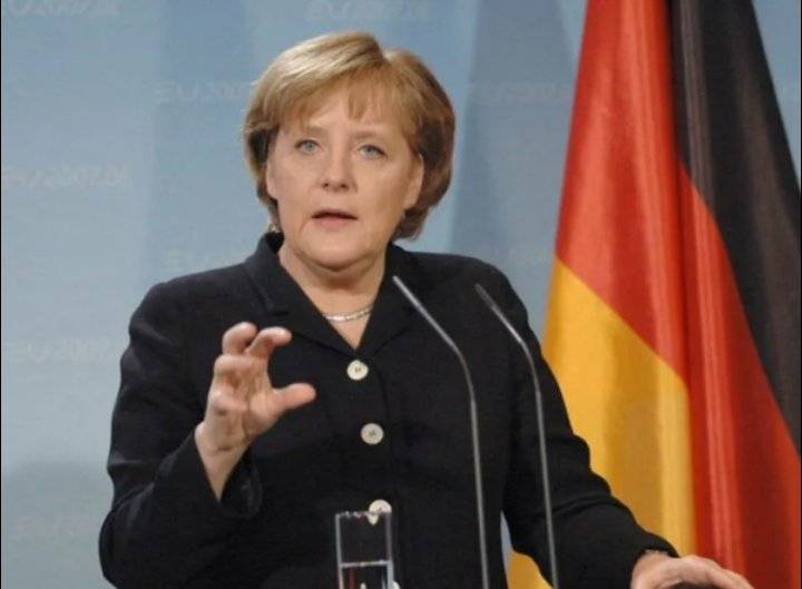 ميركل تدعو إلى التحدث مع طالبان