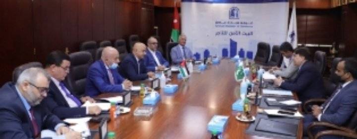 تجارة عمان تبحث تعزيز علاقات المملكة الاقتصادية مع باكستان