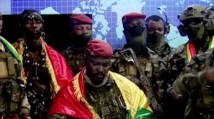 زعيم الانقلابيين في غينيا يتعهّد بتشكيل حكومة وحدة وطنية