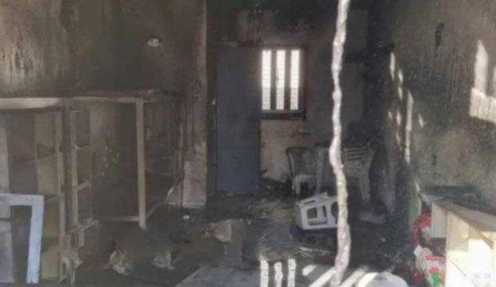 الأسرى الفلسطينيون يشعلون النار في الزنازين (صور)
