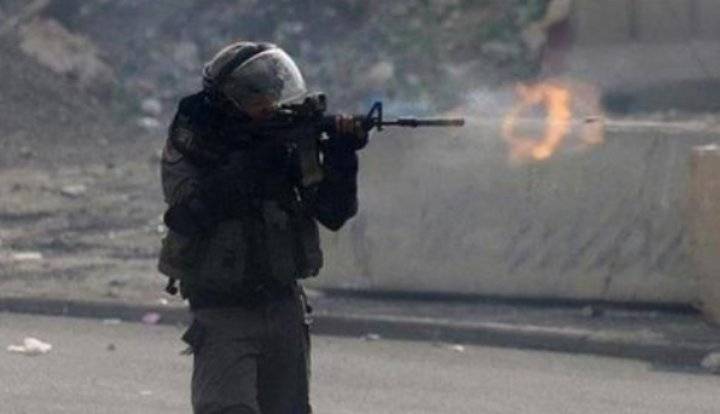 الاحتلال يطلق النار على شاب فلسطيني