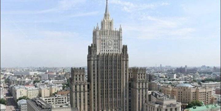 الخارجية الروسية تستدعي السفير الأمريكي لدى موسكو