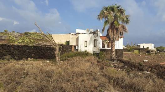 مقتل شخصين بعد اجتياح إعصار جزيرة بانتلريا الإيطالية