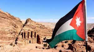 توجه لتخفيض القيود على التأشيرات لجذب السياح
