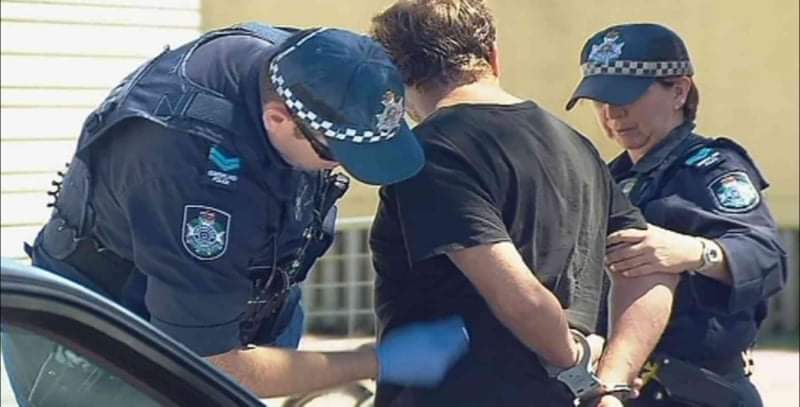 يسلم نفسه بعد نحو 30 عاماً على هروبه من السجن