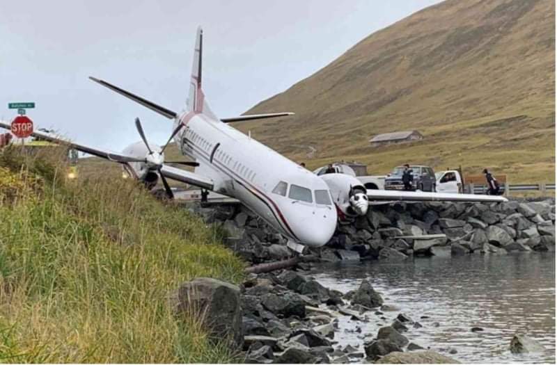 تحطم طائرة شحن إندونيسية على متنها ثلاثة أشخاص