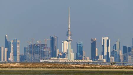 الكويت تخطط لتخفيض رواتب موظفين حكوميين إلى النصف