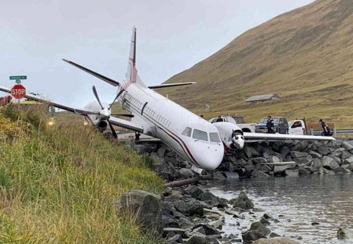 تحطم طائرة شحن إندونيسية على متنها ثلاثة أشخاص