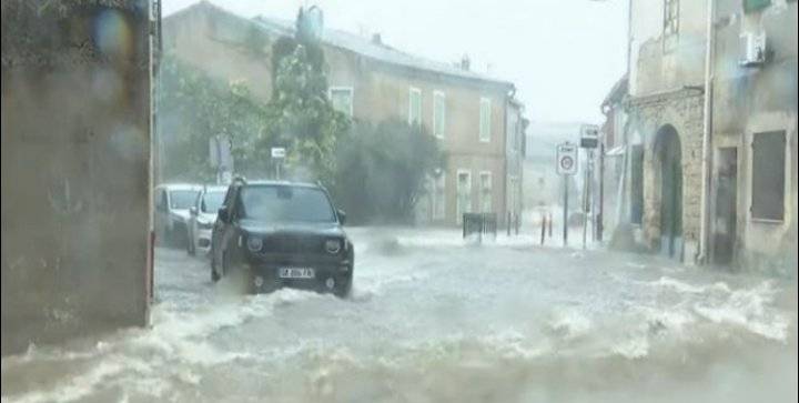 إجلاء مئات الأشخاص بسبب الفيضانات جنوب فرنسيا