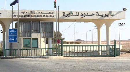 شركات التخليص والنقل تناشد بفتح معبري المدورة والدرة أمام حركة الشحن