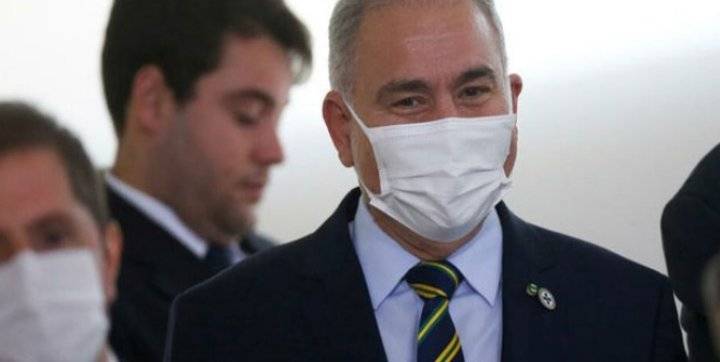 إصابة وزير الصحة البرازيلي بكورونا