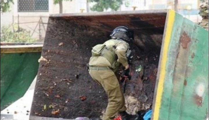 سقوط أحد جنود الاحتلال بحفرة عميقة