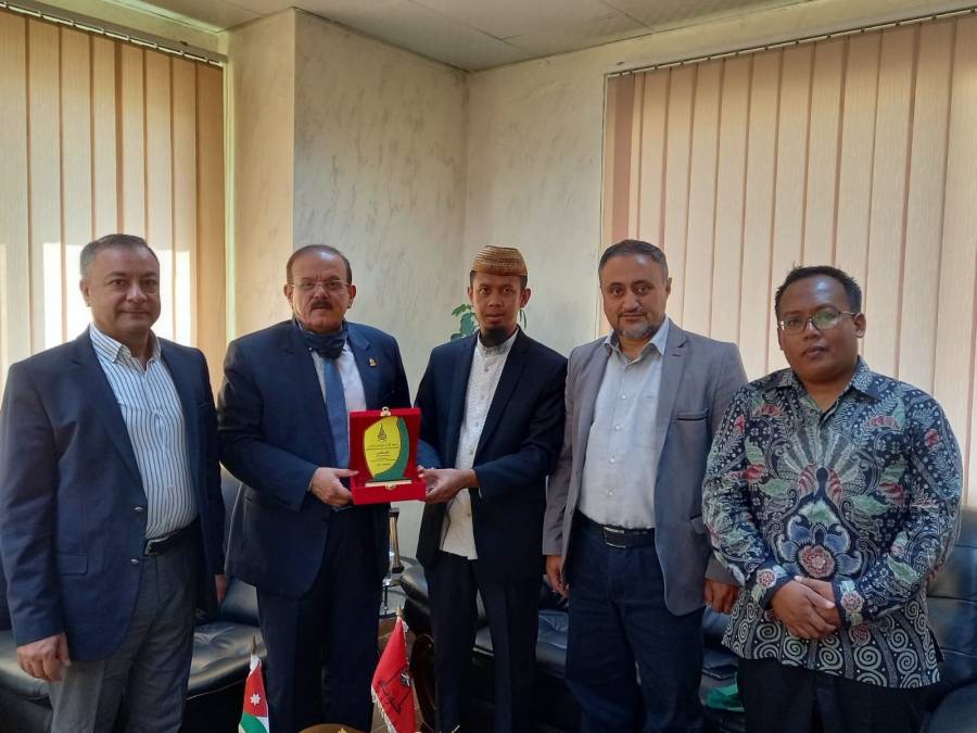 رئيس جامعة مؤتة يلتقي وفدا  أندونيسيا بهدف استقطاب الطلاب