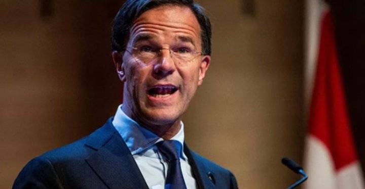 رئيس الوزراء الهولندي يقيل وزيرة الاقتصاد لانتقادها قرارات حكومية