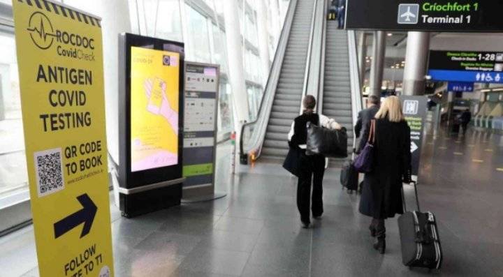 إيرلندا تلغي الحجر الصحي الفندقي للمسافرين