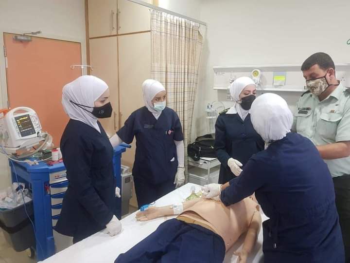 درورات أنعاشية لتطبيق بروتوكولات الحالات القلبية الطارئة في مركز الاورام العسكري