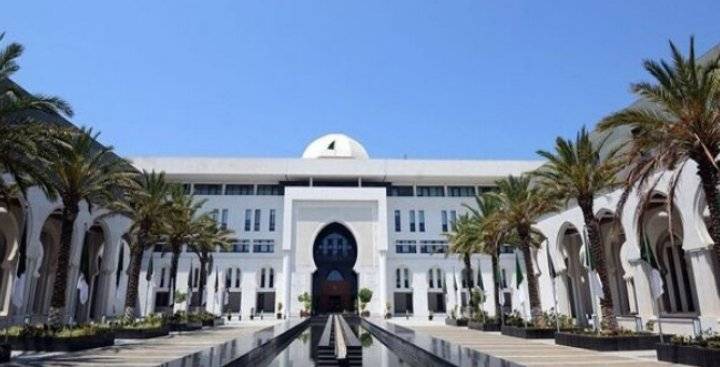 الخارجية الجزائرية تستدعي السفير الفرنسي