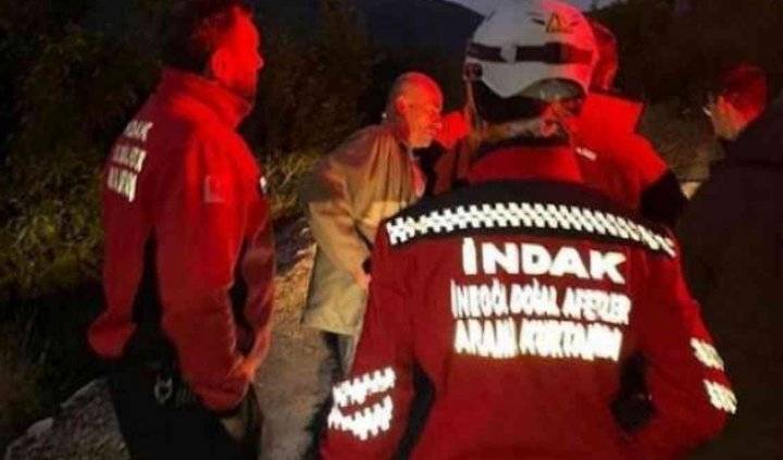 مفقود يشارك الشرطة في البحث عن نفسه