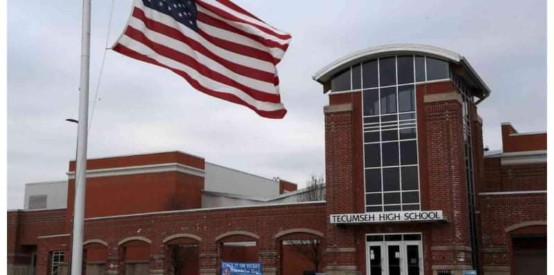 امريكا : تلميذ يطلق النار على زميله بمدرسة