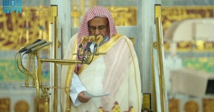 إمام المسجد النبوي: طلاقة الوجه والبشاشة سجية صاحب الخلق العظيم