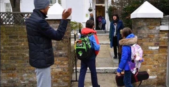 ما سبب ارتفاع الإصابات اليومية بكورونا في بريطانيا؟