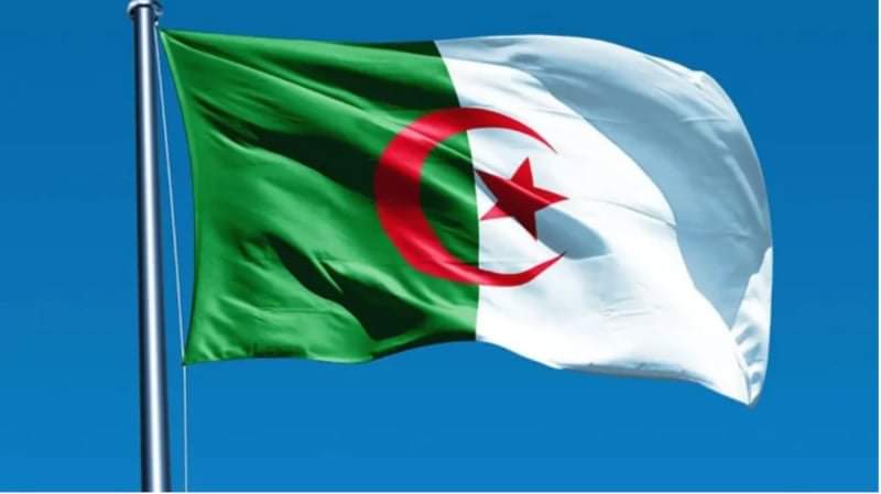 الجزائر تستدعي سفيرها لدى باريس للتشاور