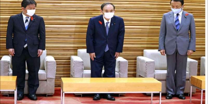 رئيس الوزراء الياباني المنتهية ولايته يوشيهيدي سوغا