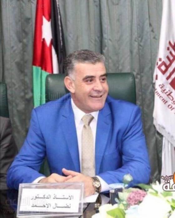 الدكتور المعايعة يكتب تكريم الدكتور نضال العياصرة هي راتبه عالية نالها من محبيه دلالة على عظمة إنجازاته وتفانية بالعمل.