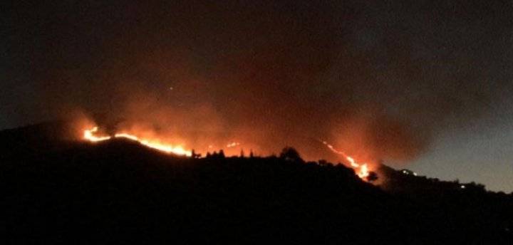 ارتفاع درجات الحرارة يجدد الحرائق في لبنان