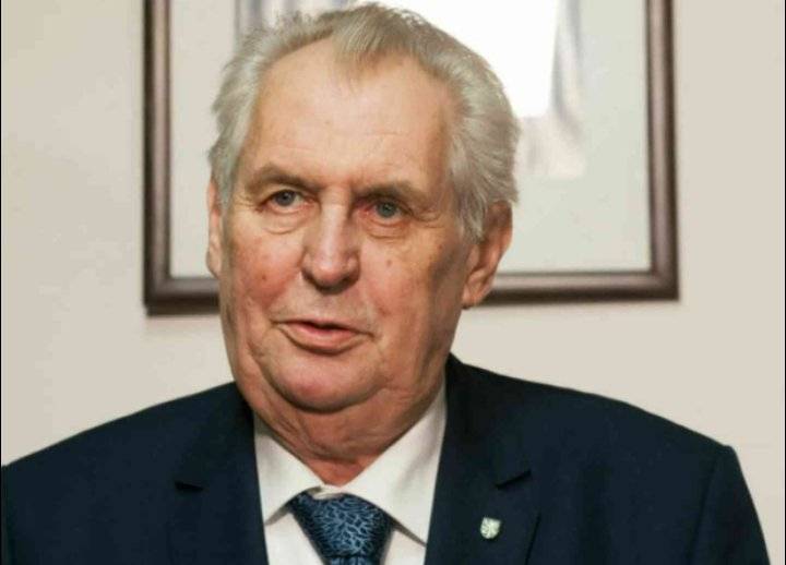 الرئيس التشيكي يتعرض لأزمة صحية ونقله إلى المستشفى