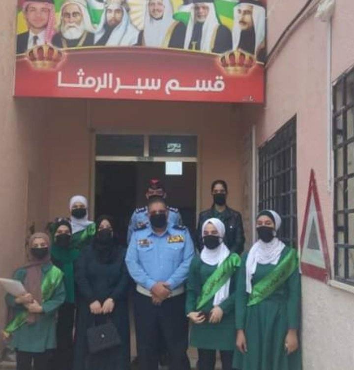 مدرسة الرمثا الثانويه للبنات تزور قسم سير الرمثا.