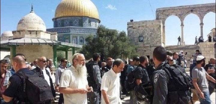 عشرات المستوطنين يجددون اقتحام الأقصى