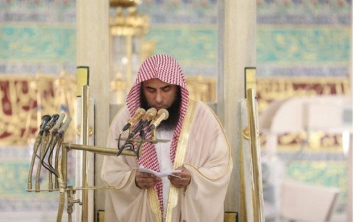 إمام المسجد النبوي يحذر من الجرأة والإصرار على المعاصي