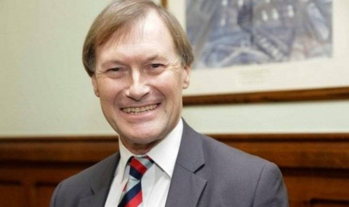 مقتل النائب البريطاني ديفيد أميس بعد تعرضه للطعن خلال تجمع في دائرته