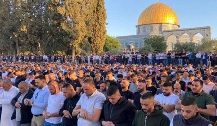 45 ألف مصل يؤدون صلاة الجمعة في باحات المسجد الأقصى المبارك