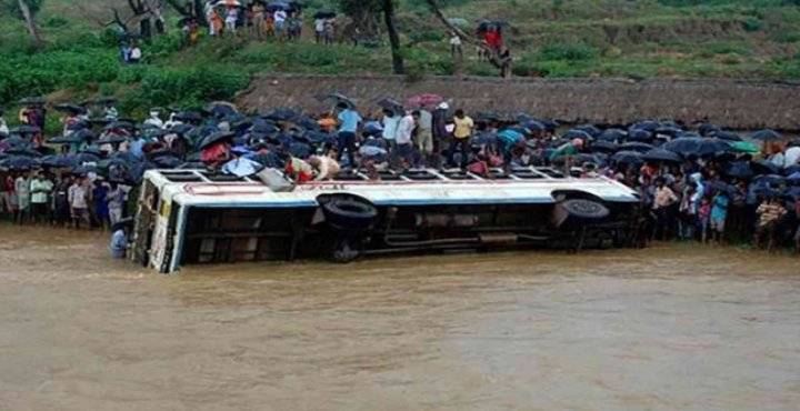 مصرع 50 شخصاً في سقوط شاحنة بنهر في الكونغو الديمقراطية