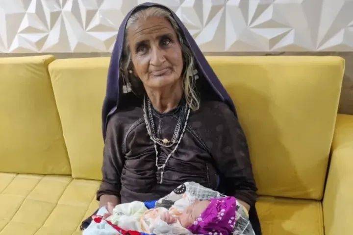 سبعينية في الهند تنجب طفلها الأول