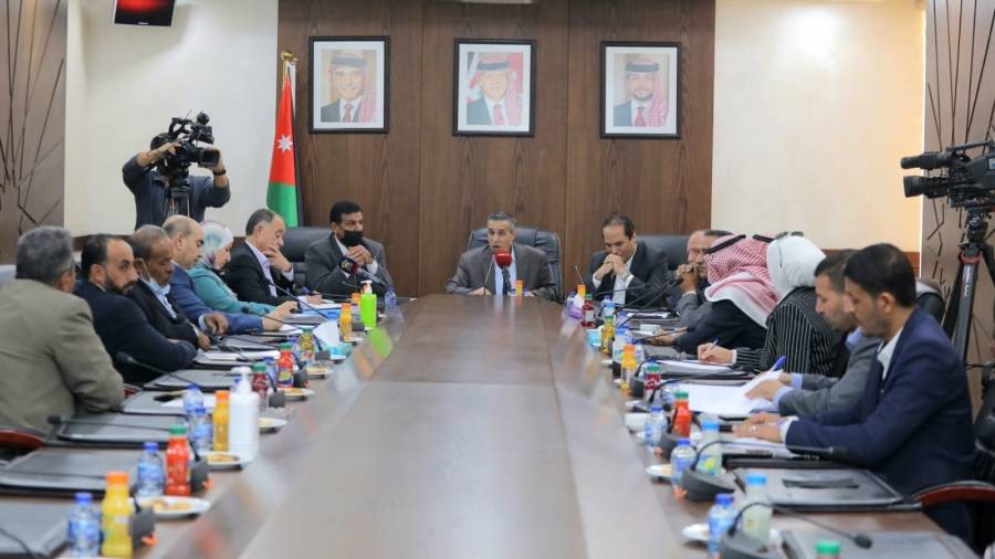 الشعب النيابية تبحث تحديات قطاع المياه
