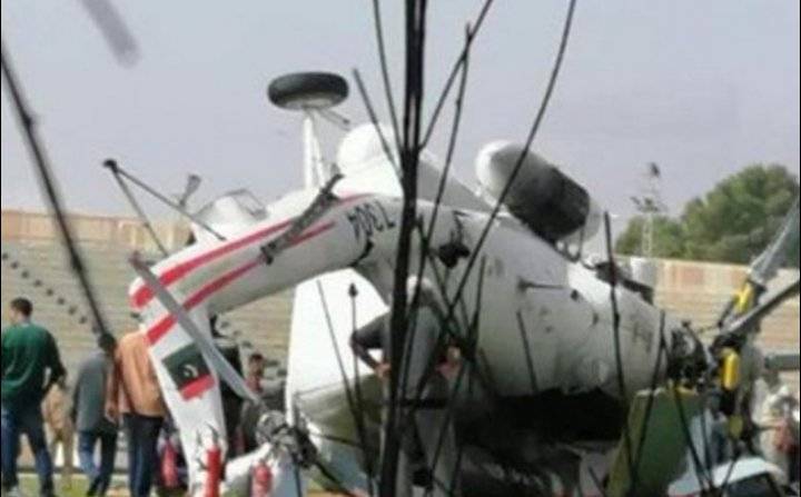 بالصور.. تحطّم مروحية ليبية تحمل سيولة نقدية