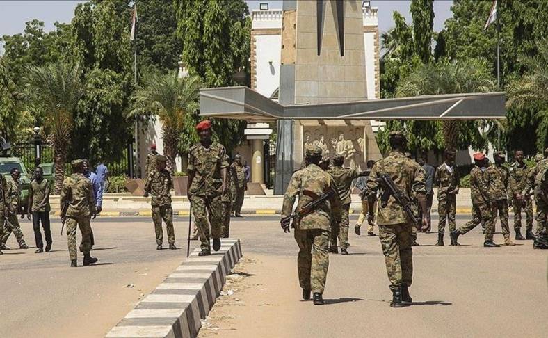 حمدوك تحت الإقامة الجبرية واعتقالات لوزراء في السودان