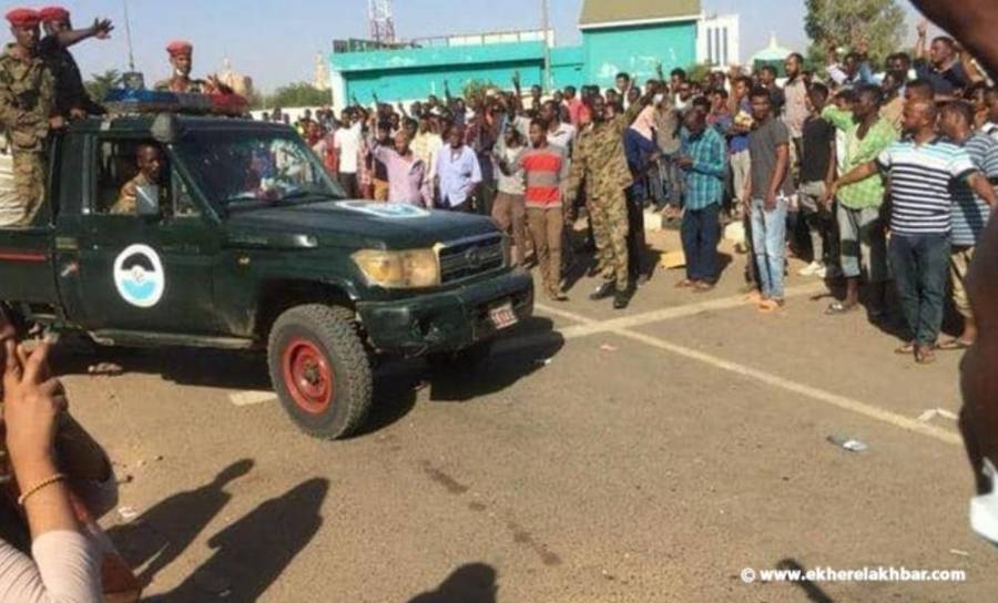 عاجل.... أنباء عن انقلاب بالسودان.. واعتقال أغلب أعضاء الحكومة