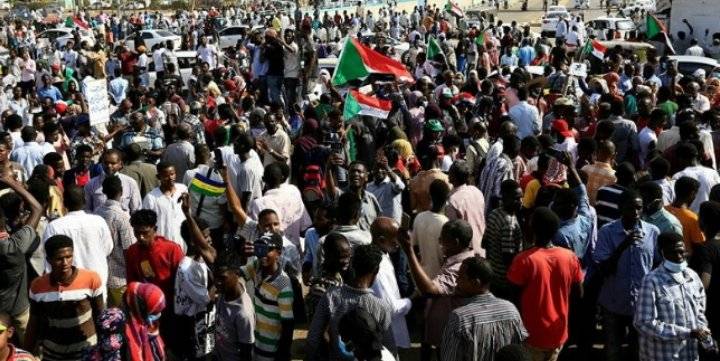 سفراء السودان في فرنسا وبلجيكا وسويسرا يعلنون انشقاقهم وانحيازهم للشعب