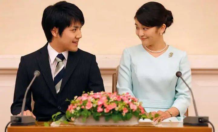 الأميرة اليابانية ماكو تتزوج رجلا من عامة الشعب