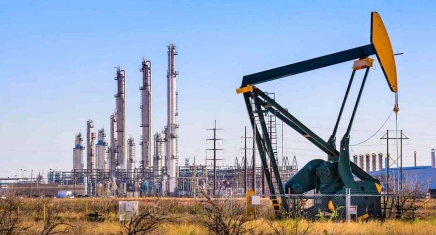 تراجع النفط لأدنى مستوى في أسبوعين.. تفاصيل