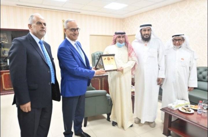 السفير الكويتي في الاردن يزور مستشفى الكندي