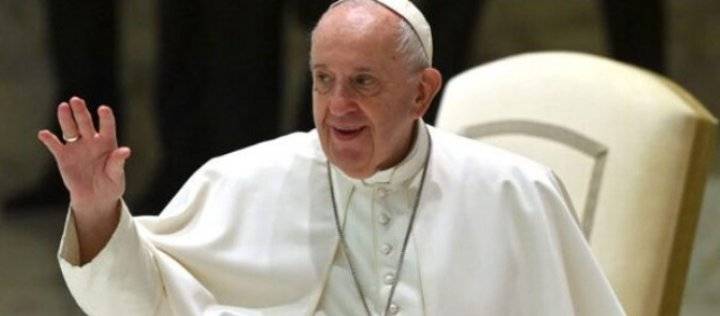 بابا الفاتيكان يطالب صانعي الأسلحة بالتوقف عن إنتاجها