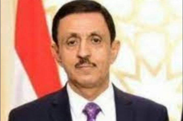 اليمن يستدعي سفيره لدى لبنان للتشاور حول التصريحات المستهجنة لوزير الإعلام