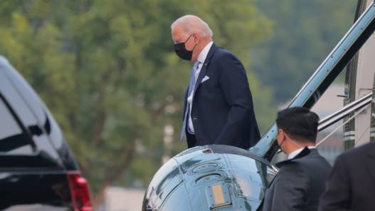 بايدن يشيد بـ نقطة تحول في المعركة ضد كورونا مع انطلاق تلقيح الأطفال